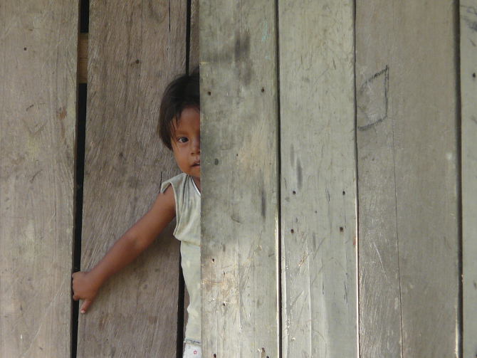Am Amazonas: Kind in Santa Rita