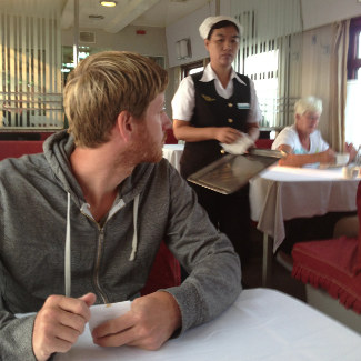 Lars im chinesischen Bordrestaurant